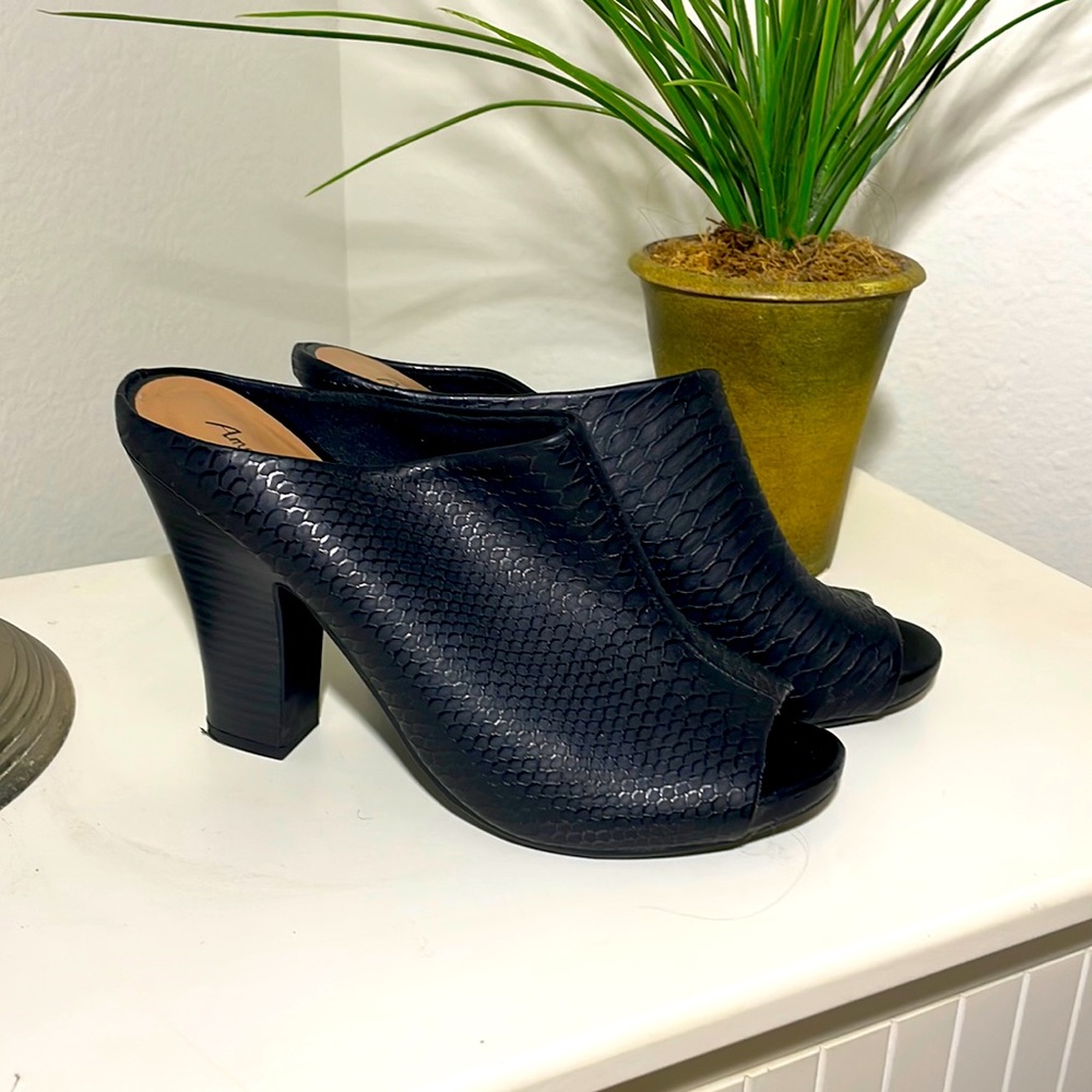 American eagle slip on heel size 8.5